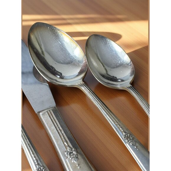 Oneida Community Tudor Plate Silverware 5-PieceSweet Briar 1948 Silver Plate - Picture 4 of 6